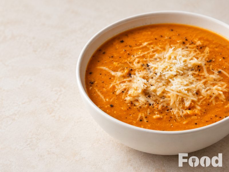 Pastina-soep met ei en parmezaan
